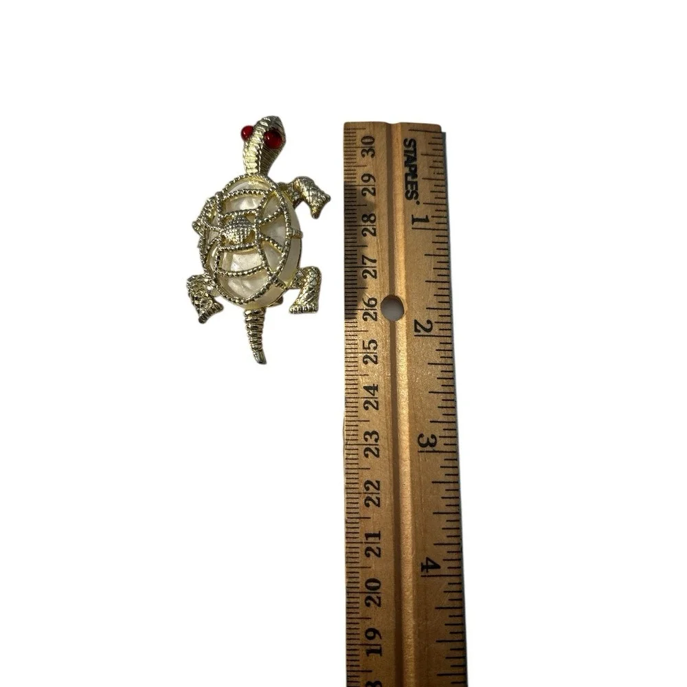 Vintage Gold Tone Red Eye‎ White Shell Turtle Tortoise Cute Brooch Pin
